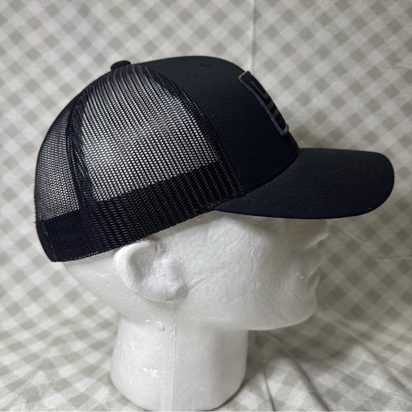 Huk Snap Back Hat The Classics Fishing Trucker Ball Cap Logo Adjustable - Picture 2 of 6